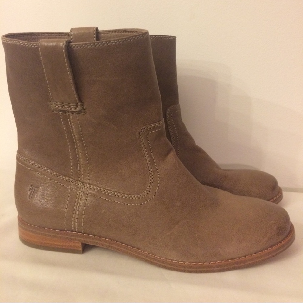 Frye Anna short bootie W size 6.5